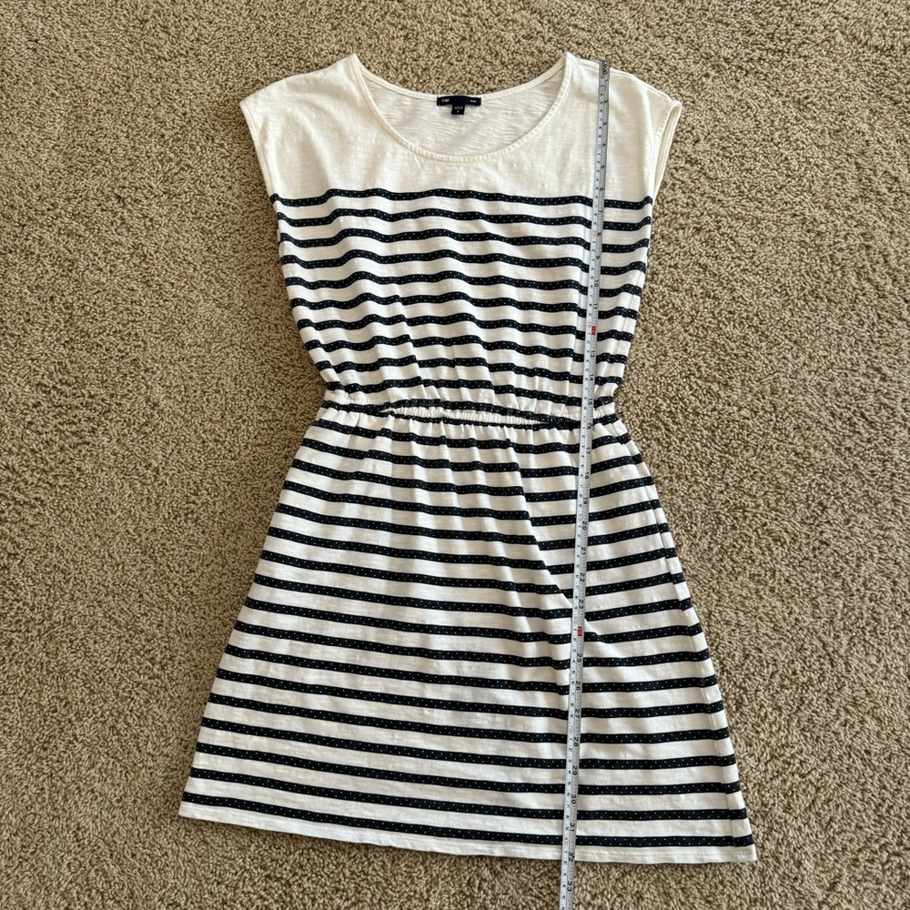 GAP navy & white striped knit dress w/ on seam pockets & stretch waist Size S - Picture 2 of 6